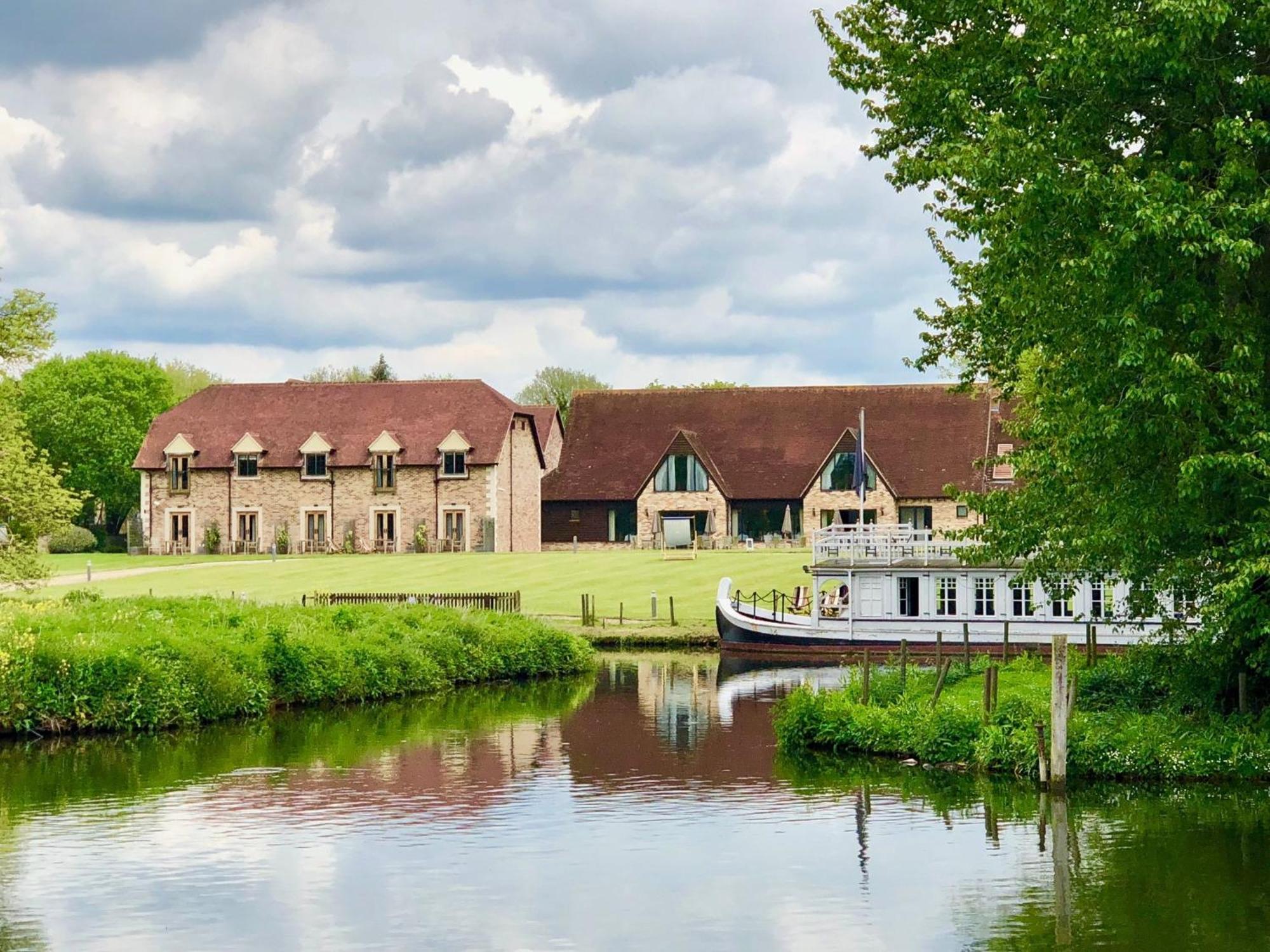 Hotel Voco Oxford Thames By Ihg Kennington  Exterior foto