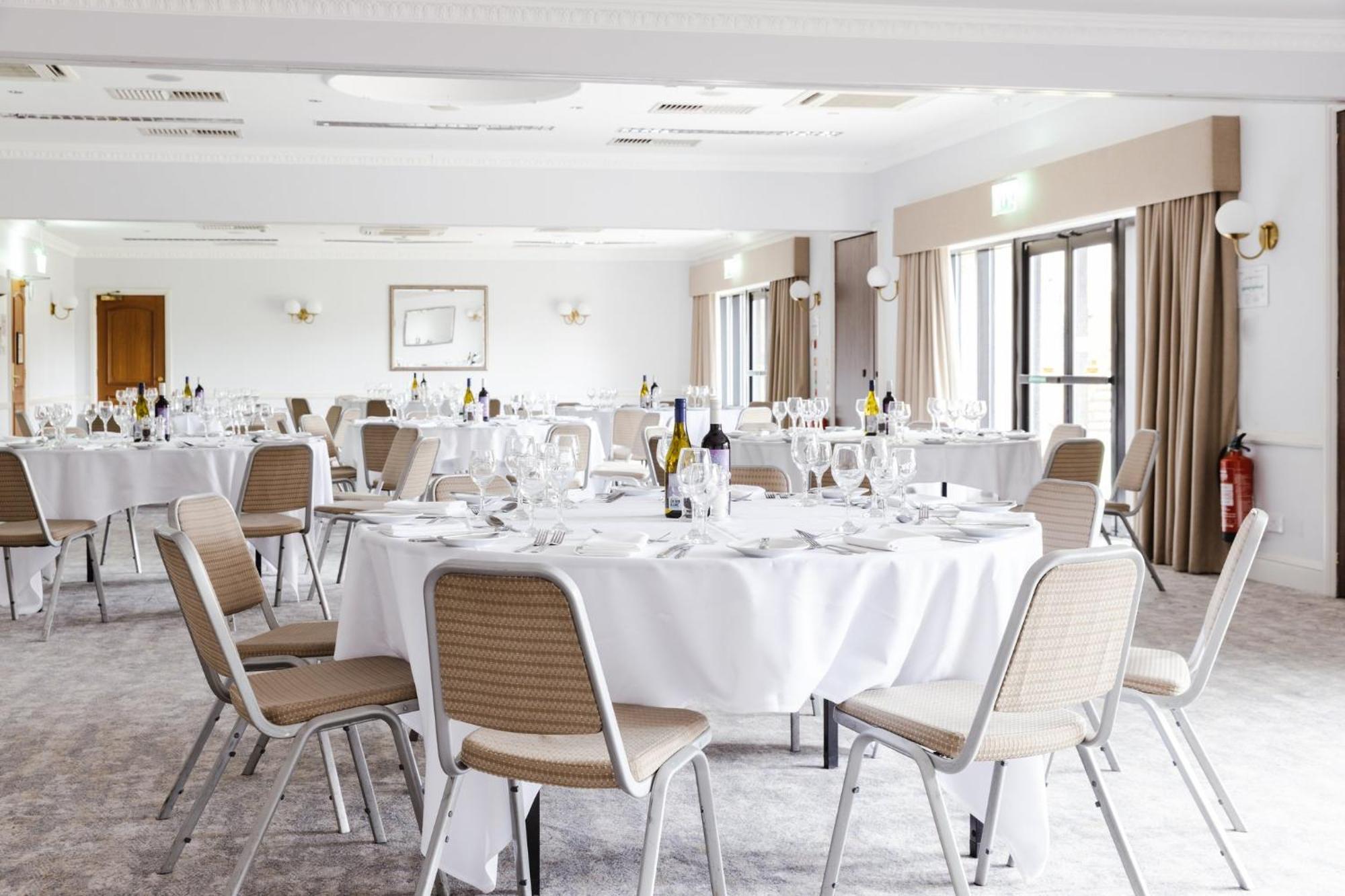 Hotel Voco Oxford Thames By Ihg Kennington  Exterior foto