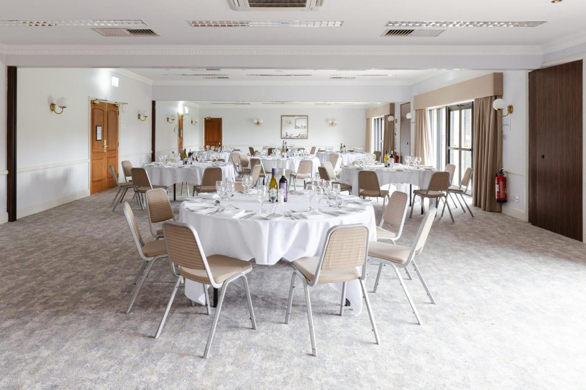 Hotel Voco Oxford Thames By Ihg Kennington  Exterior foto