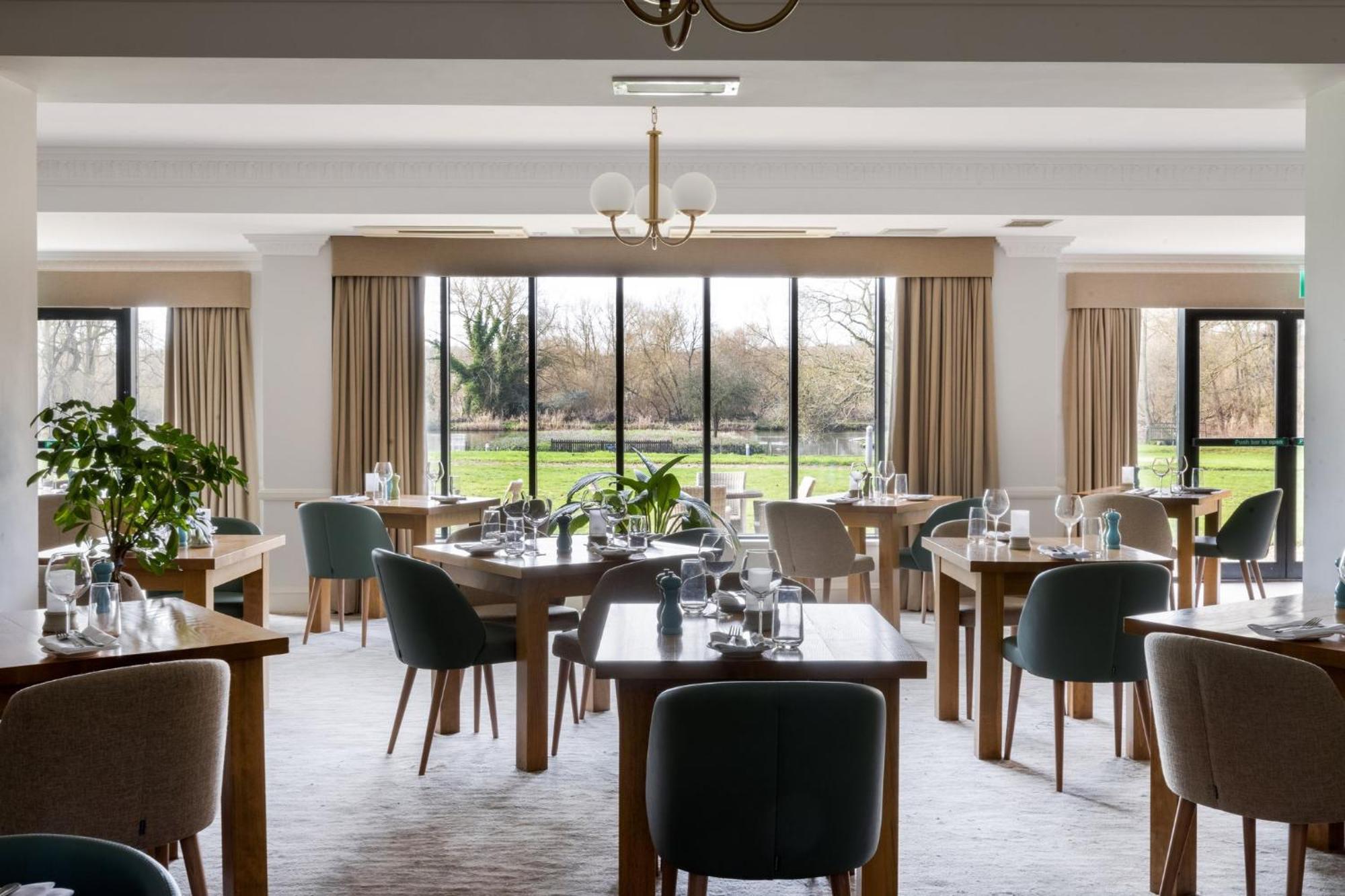 Hotel Voco Oxford Thames By Ihg Kennington  Exterior foto